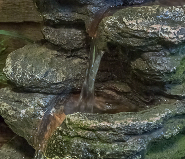 Fontana da Tavolo, Cascata da Interno Rock Falls con 12 luci a LED, Fontana  da Tavolo for Rilassamento Roccioso in Resina for Meditazione Zen con  Atomizzatore for la Decorazione della Scrivania della 