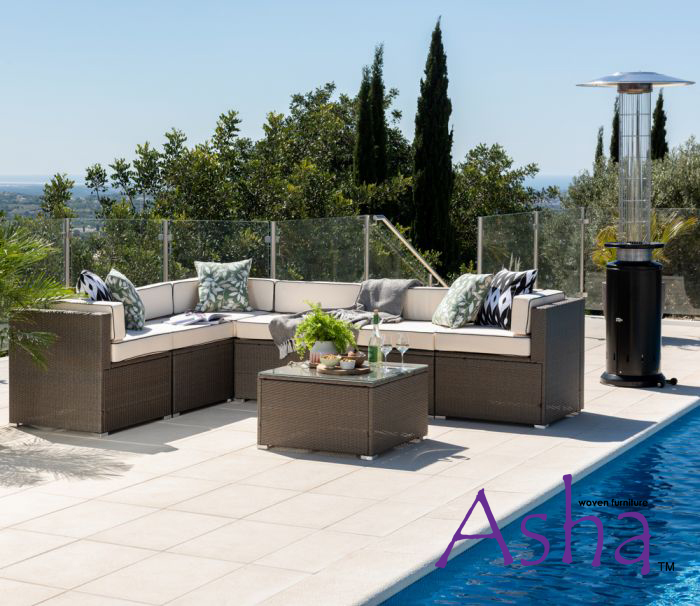 Set da giardino Sherborne con divano ad angolo da 7 posti con tavolo/sgabello colore marrone misto - della Asha™
