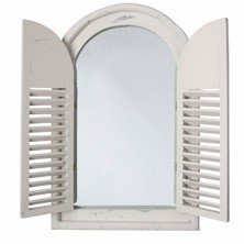 Specchio anticato con cornice a finestra bianca