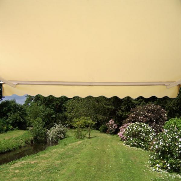 Tenda da sole manuale a cassonetto parziale di colore avorio da 2.0 metri