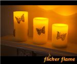 Candele LED a luce tremolante con farfalle a rilievo - Set da 3